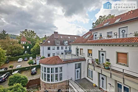 1.Objektansicht - Wohnung kaufen in Iserlohn - WOHLFÜHLWOHNEN ÜBER DEN DÄCHERN - MODERNE 2-ZIMMER-MAISSONETTEWHG IN TOP LAGE MIT LOGGIA+STELLPLATZ