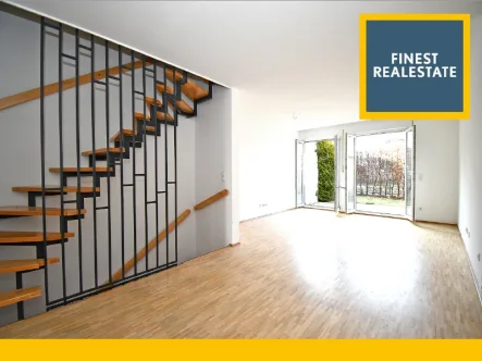 Wohnzimmer - Haus kaufen in München - Finest RealEstate - Familiengerechtes ruhiges Haus im Haus mit Westausrichtung