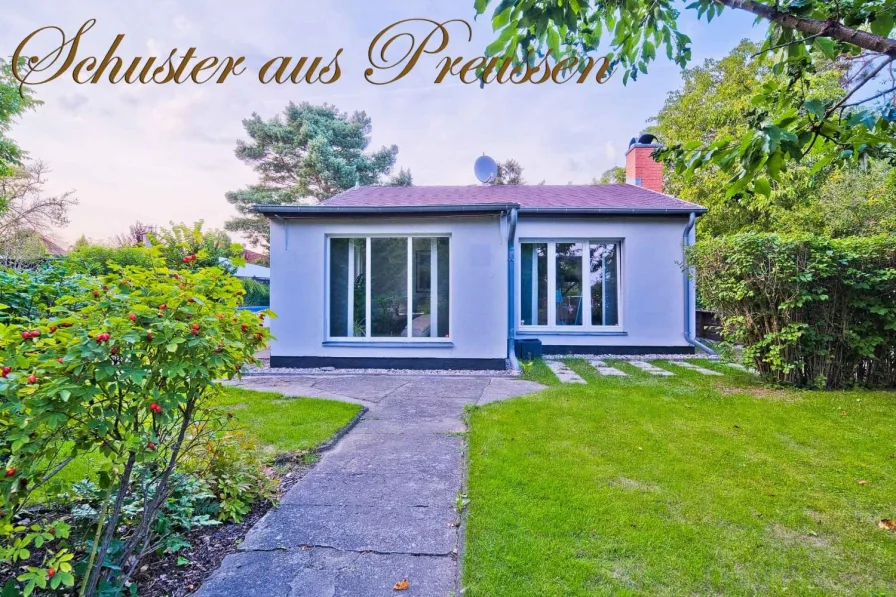 1a4f855a59c2d3ecaf54e1484e44dee5d5617e31 - Haus kaufen in Berlin - Schuster aus Preussen - Karow - wunderschöner Bungalow für Zweiauf ca. 870 m² - Kamin, Einbauküche, Pool, Carport, Sauna möglich