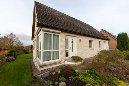 Seitlicher Blick von Straße - Haus kaufen in Noer / Lindhöft - Solides Einfamilienhaus mit Wintergarten im gemütlichen Lindhöft