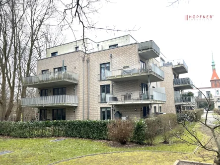 Aussenansicht, Süd/Westausrichtung - Wohnung kaufen in Kiel - Vermietete 3 Zimmer Erdgeschosswohnung mit kleinem Gartenaneil im Edur-Park in Kiel-Hassee