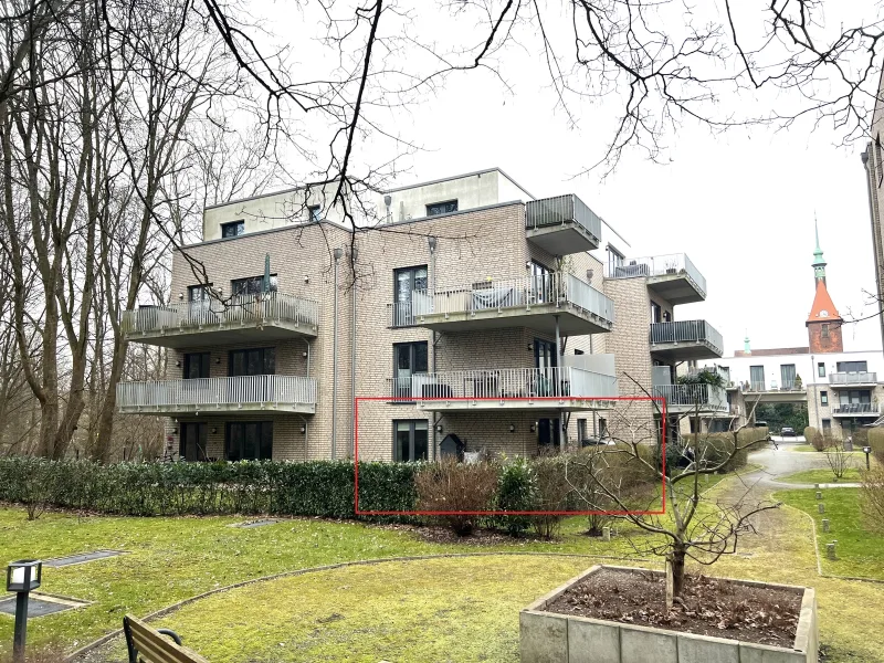 Aussenansicht, Süd/Westausrichtung - Wohnung kaufen in Kiel - Vermietete 3 Zimmer Erdgeschosswohnung mit kleinem Gartenaneil im Edur-Park in Kiel-Hassee