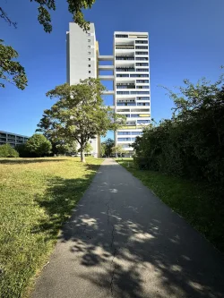 Das Wohnhaus von Außen - Wohnung kaufen in Stuttgart - Über den Wolken wohnen!