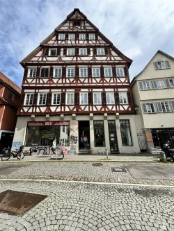 Das Wohn- und Geschäftshaus von außen - Laden/Einzelhandel mieten in Tübingen - Hübsche Verkaufsräume für besondere Angebote – mitten in der Altstadt! 