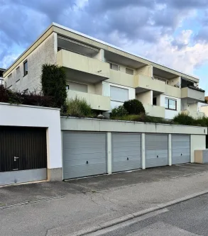 Das Mehrfamilienhaus von außen - Wohnung mieten in Stuttgart - Modernes Wohnen – stadtnah in ruhiger Umgebung