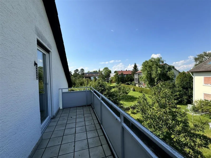 Der Balkon mit Blick in die Umgebung