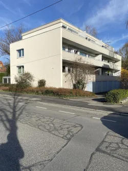 Das Wohnhaus von außen - Wohnung mieten in Reutlingen - Sehr freundliches, schnuckeliges und gemütliches 1-Zimmerapartment!