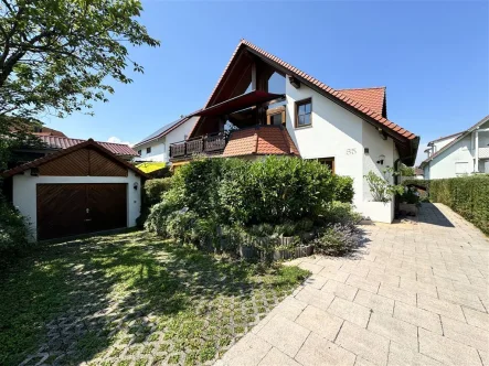 Zugang zum Haus und zur Garage - Haus kaufen in Rottenburg am Neckar - Idyllisch, modern und großzügig Wohnen im Neckartal