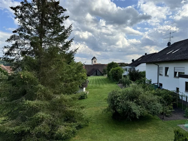 Blick von oben in den Garten