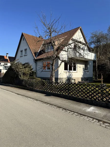 Das Wohnhaus von außen - Haus mieten in Tübingen - Viel Raum für kreative Studierenden-WG!