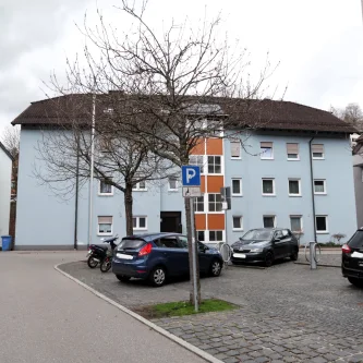 Außenansicht vorne - Wohnung kaufen in Oberndorf - 2,5 Zimmer Eigentumswohnung mit Balkon 