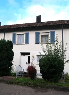 Außenansicht vorne - Haus kaufen in Oberndorf - Reihenmittelhaus mit Garten