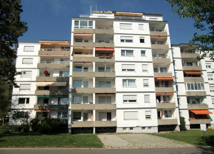 Außenansicht - Wohnung kaufen in Oberndorf - 2 Zimmer Eigentumswohnung mit Balkon