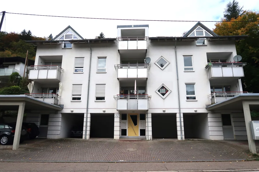 Außenansicht - Wohnung kaufen in Sulz - 1,5 Zimmer Eigentumswohnung mit Balkon & Carport