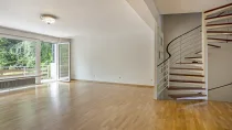  Wohnzimmer mit Wendeltreppe