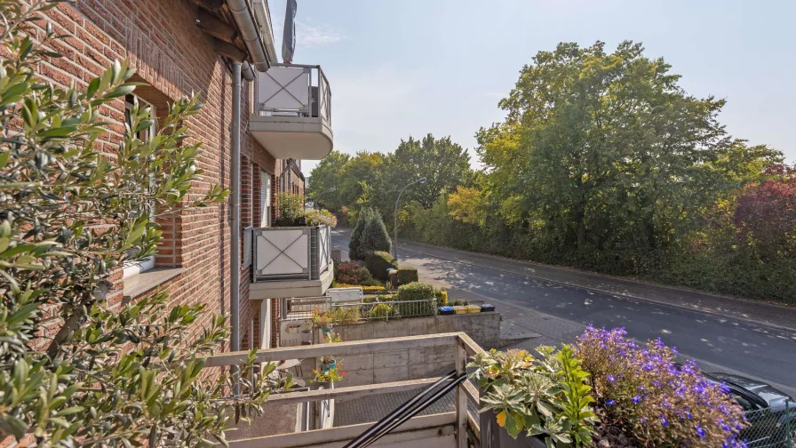 Ausblick Balkon 1.OG Straße