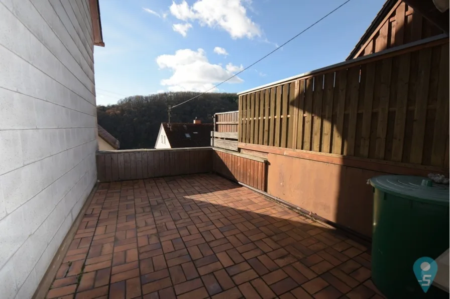 Ansicht Foto26, Partyraum m. vorgel. Terrasse über Garage EG