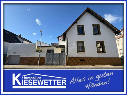  - Haus kaufen in Worms-Herrnsheim - 2-Familienhaus in ruhiger Lage von Herrnsheim - EG vermietet, DG frei, Garage, Balkon