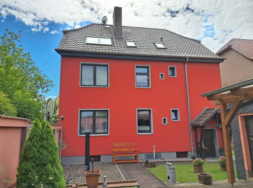 Außenansicht-Innenhof - Haus kaufen in Neustrelitz - Einziehen und Wohlfühlen: Zweifamilienhaus + massiver Bungalow + Doppelgarage