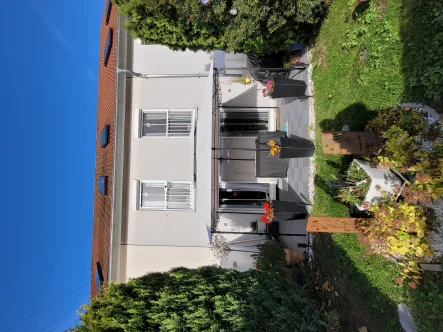 Reihenmittelhaus - Haus kaufen in Ahrensfelde - Großzügiges Reihenmittelhaus (aktuell vermietet) mit Blick ins Grüne