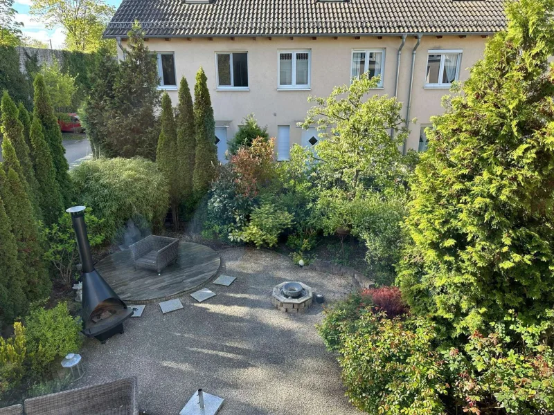 Blick in den Garten aus Schlafzimmer