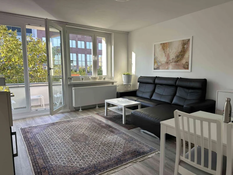 Wohnzimmer - Wohnung mieten in Berlin - 2,5-Zimmer-Apartment mit Balkon - frisch saniert und möbliert