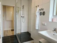 Badezimmer mit Walkin-Shower