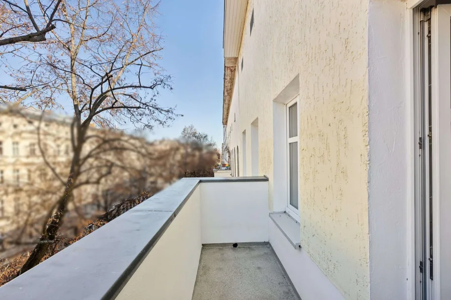 Balkon - Wohnung kaufen in Berlin - Charmante 2-Zimmer-Wohnung mit Balkon und Altbauflair in Kreuzberg