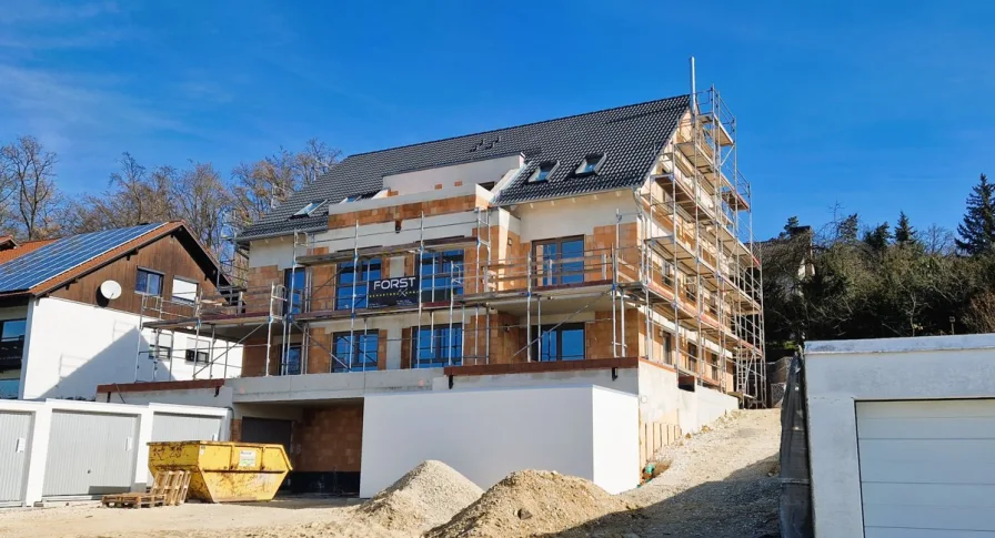 6-Familienhaus - Wohnung kaufen in Nittendorf - WOW! Geniale 3-Zimmer Erdgeschoss-Wohnung mit riesiger Südwest Terrasse und Garten!