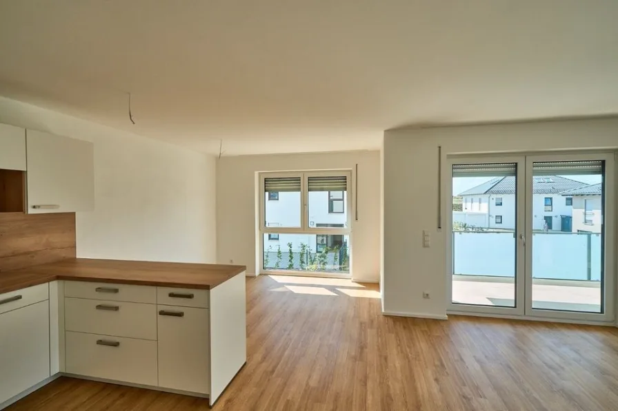 3-Zimmer-Wohnung - Wohnung mieten in Maxhütte-Haidhof - Top ausgestattete Wohnung mit Tageslichtbad, Einbauküche, Abstellraum u. großem Südwest-Balkon!