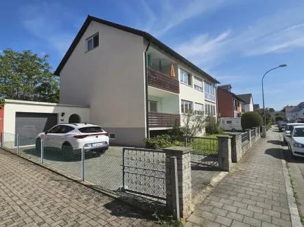 Haus in Lappersdorf-Pielmühle - Haus kaufen in Lappersdorf / Pielmühle - Top gepflegte DHH mit 2 freien Wohneinheiten und viel Potential auf Traumgrundstück in Lappersdorf!