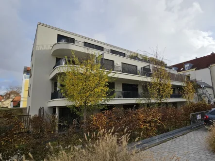 Wohnensemble - Wohnung mieten in Regensburg - Top moderne, zentral gelegene 3-Zimmer-Whg. mit riesigem Westbalkon, Küche, HWR und Stellplatz!