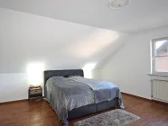 Großzügiges Schlafzimmer