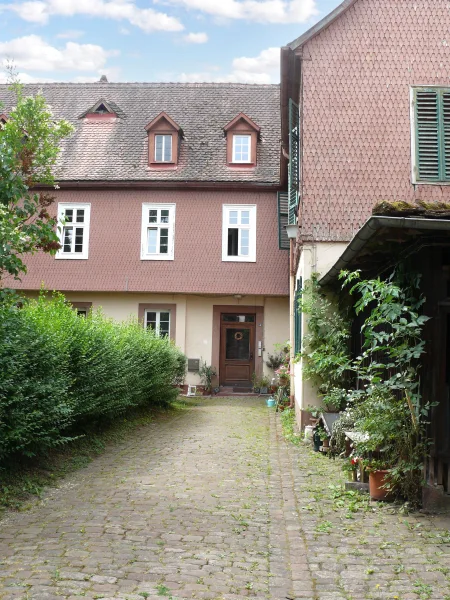 Zugang zum Haus - Wohnung mieten in Amorbach - Wohnen mit historischem Flair