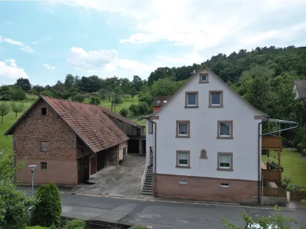  - Haus kaufen in Aschaffenburg - Perfekt für Sie als Kapitalanleger! Charmantes 3-Familienhaus mit Scheune