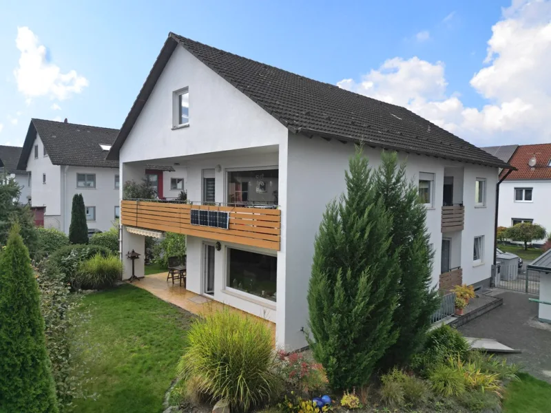 Blick vom Garten aus - Haus kaufen in Aschaffenburg - Ihr Traum-Zweifamilienhaus: Flexibel nutzen, clever investieren!