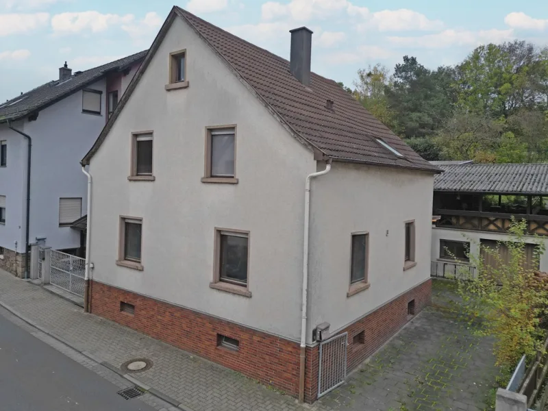  - Haus kaufen in Goldbach - Zweifamilienhaus mit großzügigem Grundstück und viel Potenzial