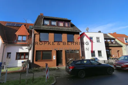 Außenansicht - Haus kaufen in Bremen - Faktor 15 // Attraktives Mehrparteienhaus in Osterfeuerberg