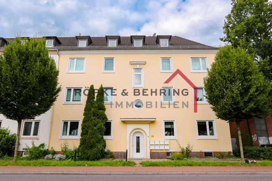 Frontansicht - Wohnung kaufen in Bremen - Renovierungsbedürftige 4 Z. Wohnung mit Balkon Nähe Werdersee