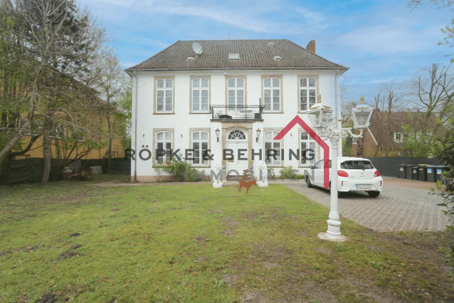 Frontansicht - Haus kaufen in Bremen - Stilvolles Landhaus mit großem Grundstück in Bremen-Obervieland