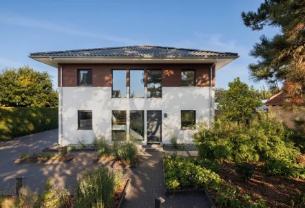 Stadtvilla-mit-Walmdach - Haus kaufen in Tussenhausen / Mattsies - Ein top - modernes Haus  für eine ganze Familie