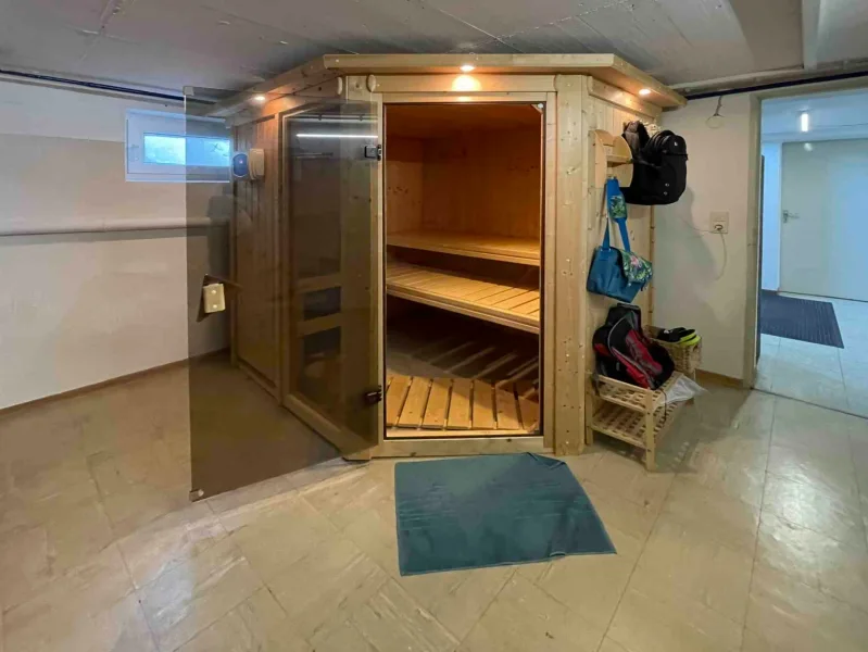 KG, Sauna