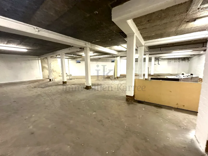 IMG_5096 - Halle/Lager/Produktion mieten in Frechen - Vielseitige Lagerhalle mit 400 m² Fläche, einem integrierten Büro und einem praktischen Aufzug.