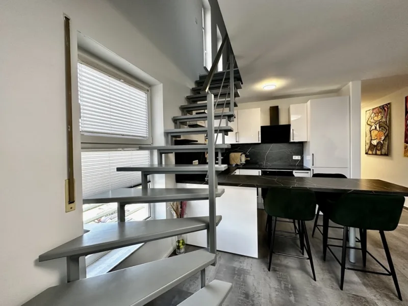 offene Treppe zum Schlafzimmer