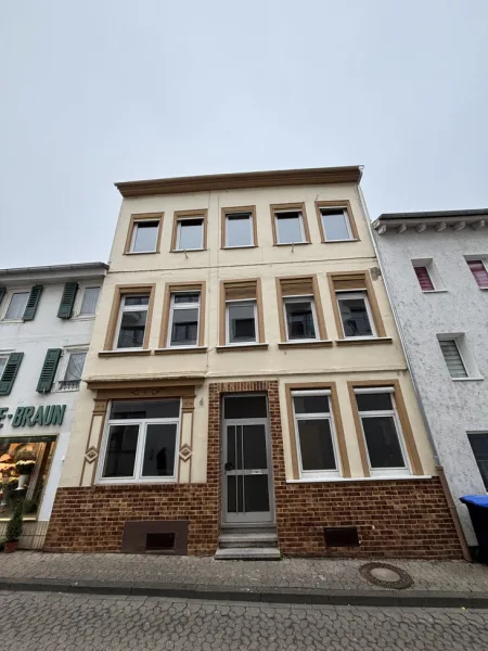 Titelbild - Haus kaufen in Bad Kreuznach - FIX AND FLIP | KAPITALANLAGE | EIGENNUTZUNG | EINFAMILIENHAUS AM HOLZMARKT | FREI | SOFORT VERFÜGBAR