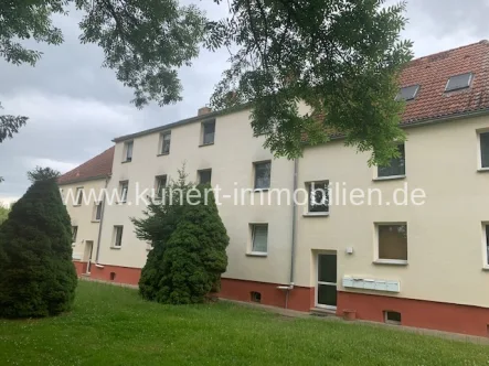 Hausansicht - Wohnung mieten in Halle (Saale) / Seeben - 3-Zimmer-Dachgeschoß-Wohnung in grüner Wohnlage von Halle-Seeben zu vermieten