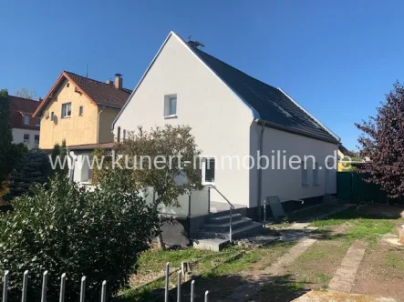 Hausansicht - Haus mieten in Halle (Saale) - Attraktrives Einfamilienhaus mit Garten, Carport und Einbauküche in Halle-Dölau