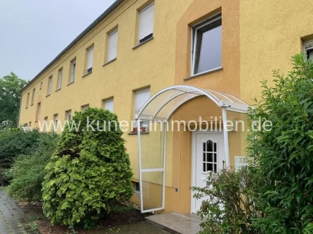 Hausansicht - Wohnung kaufen in Teutschenthal - Hochwertig sanierte 3-Zimmer-Eigentumswohnung nahe Halle (Saale) inklusive Stellplatz, bezugsfrei