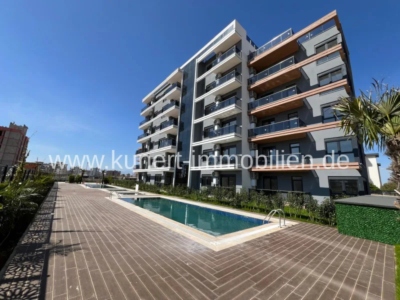 Hausansicht - Wohnung kaufen in Aksu - Luxuswohnung nahe Airport Antalya - 85 (65) m², 2+1 Zimmer, Klima, Heizung, Pool, Sauna, Fitness ...