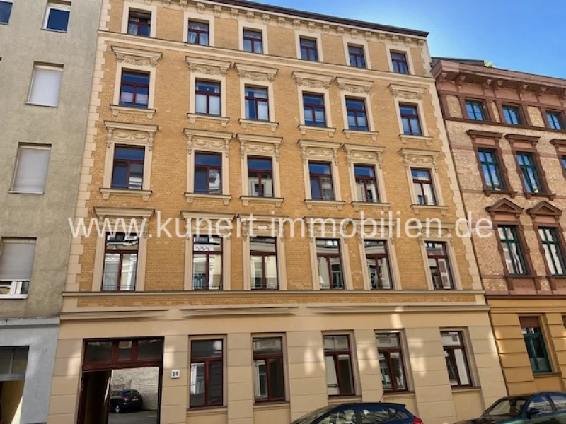 Hausansicht - Wohnung kaufen in Halle (Saale) / Nord - Bezugsfreie, hochwertig sanierte 3-Raum-Wohnung mit Balkon im Paulusviertel in Halle (Saale) -